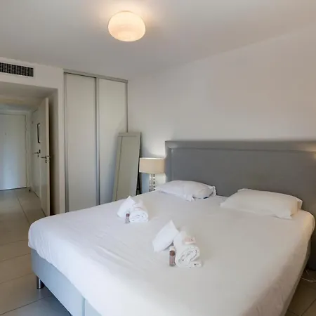 2 Pieces Avec Clim, Terrasse, Piscine, 100m Apartment *